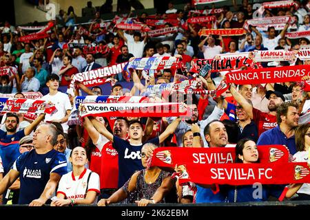 Sevilla FC fans  Foto: Omar Arnau Stock Photo