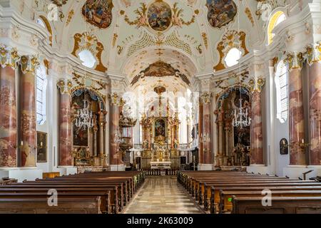 Innenraum der Frauenkirche in Günzburg, Bayern, Deutschland  |  Church of Our Lady Frauenkirche church interior, Günzburg, Bavaria, Germany Stock Photo
