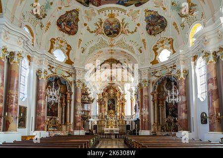 Innenraum der Frauenkirche in Günzburg, Bayern, Deutschland  |  Church of Our Lady Frauenkirche church interior, Günzburg, Bavaria, Germany Stock Photo