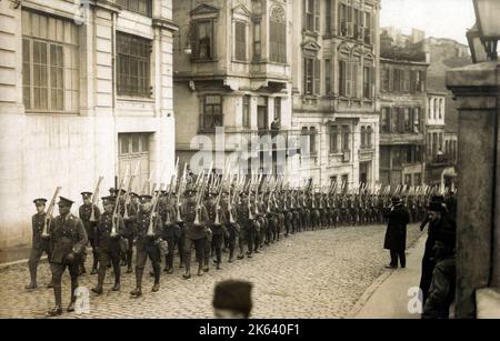 Soldiers of the Kent Regiment (?) on the streets of Istanbul, Turkey during the British occupation in 1919. Stock Photo