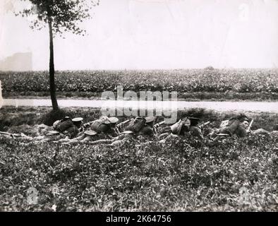 Vintage World War One photograph - WWI: British infantry waiting in a ditch, Belgium. Stock Photo