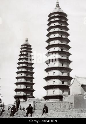 Early 20th century photograph: The Twin Pagoda Temple Taiyuan, Shanxi Province, China, c.1910 Stock Photo