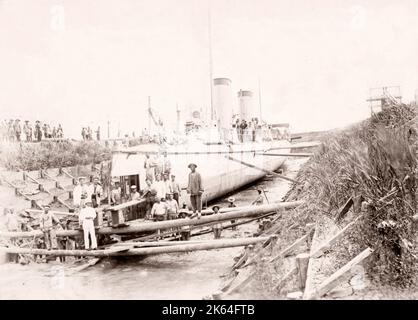 Vintage Photograph China c.1900 - Boxer rebellion or uprising, Yihetuan Movement - image from an album of a British soldier who took part of the supression of the uprising - captured Chinese ship Stock Photo