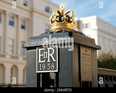 View of the Royal cypher and crown for the late Queen Elizabeth II at York Gate in London Stock Photo