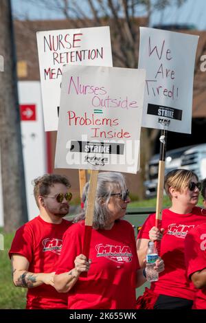 Maplewood, Minnesota. Nurses strike at 16 hospitals in the Twin Cities for three days for better wages, improved staffing levels, better employee rete Stock Photo
