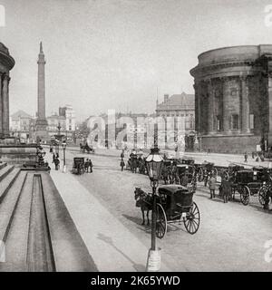 An early 20th century view of William Brown Street, from the William Brown Library, showing the northern end of St George's Hall and the Wellington Monument in Liverpool City centre, England Stock Photo