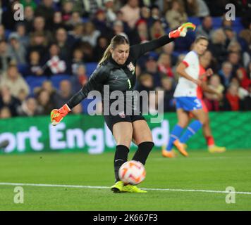 BRIGHTON ENGLAND - OCTOBER 11: Mary Earps (Manchester United) of
