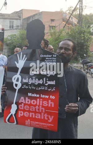 Lahore, Punjab, Pakistan. 10th Oct, 2022. Activists of the Human Rights Commission of Pakistan (HRCP) hold placards to mark the 20th World Day Against the Death Penalty during a protest. Against the Death Penalty by publishing a briefing note on the use of capital punishment in Pakistan outside the Press Club in Lahore on October 10, 2022. To mark the 20th World Day Against the Death Penalty, HRCP and FIDH have published a briefing note on capital punishment in Pakistan in collaboration with the World Coalition Against the Death Penalty. The note reflects on the relationship between the use Stock Photo