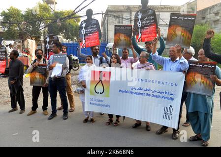 Lahore, Punjab, Pakistan. 10th Oct, 2022. Activists of the Human Rights Commission of Pakistan (HRCP) hold placards to mark the 20th World Day Against the Death Penalty during a protest. Against the Death Penalty by publishing a briefing note on the use of capital punishment in Pakistan outside the Press Club in Lahore on October 10, 2022. To mark the 20th World Day Against the Death Penalty, HRCP and FIDH have published a briefing note on capital punishment in Pakistan in collaboration with the World Coalition Against the Death Penalty. The note reflects on the relationship between the use Stock Photo