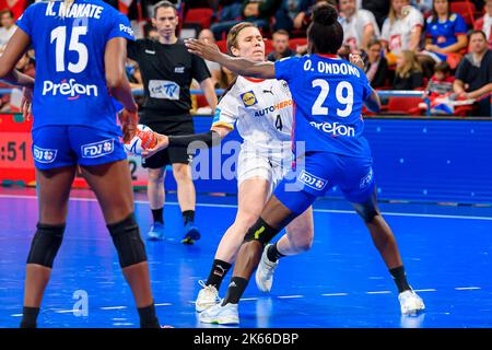 Nancy, France. 02nd Oct, 2022. Handball, women: France - Germany international Alina Grijseels (Germany/Dortmund), Oriane Ondono (France) Credit: Marco Wolf/dpa/Alamy Live News Stock Photo