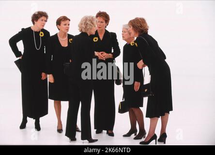 BASSETT,WALTERS,MIRREN,IMRIE,CROSBIE,WILTON, CALENDAR GIRLS, 2003 Stock Photo