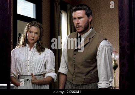 Open range 2003 annette bening hi-res stock photography and images - Alamy