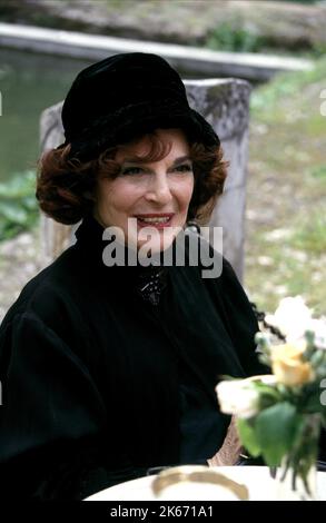 ANNE BANCROFT, THE ROMAN SPRING OF MRS. STONE, 2003 Stock Photo