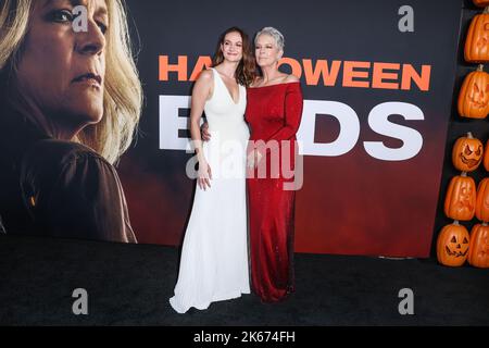 HOLLYWOOD, LOS ANGELES, CALIFORNIA, USA - OCTOBER 11: American actresses Andi Matichak and Jamie Lee Curtis arrive at the World Premiere Of Universal Pictures And Blumhouse Productions' 'Halloween Ends' held at the TCL Chinese Theatre IMAX on October 11, 2022 in Hollywood, Los Angeles, California, United States. (Photo by Xavier Collin/Image Press Agency) Stock Photo