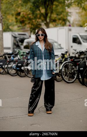Street style, Heart Evangelista arriving at Dior Fall-Winter 2023-2024 ...