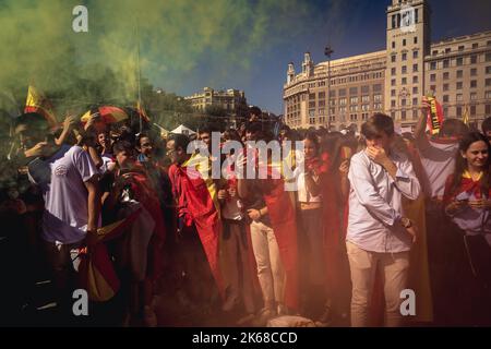 Barcelona, Catalonia, Spain. 12th Oct, 2022. Demonstrators shout slogans to protest for the indivisibility of Spain and against the Catalan independence movement on Spain's National Day (Credit Image: © Matthias Oesterle/ZUMA Press Wire) Credit: ZUMA Press, Inc./Alamy Live News Stock Photo