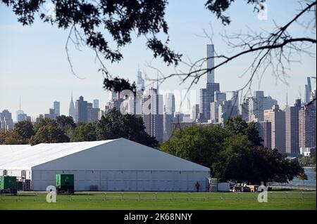 New York, USA. 12th Oct, 2022. View of temporary tents being constructed for asylum seekers in the parking lot of Icahn Stadium on Randall's Island, New York, NY, October 12, 2022. (Photo by Anthony Behar/Sipa USA) Credit: Sipa USA/Alamy Live News Stock Photo