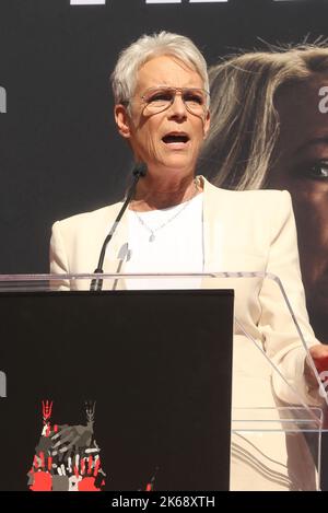 Hollywood, Ca. 12th Oct, 2022. Jamie Lee Curtis Halloween Ends Hand and Footprint Ceremony at The TCL Chinese Theater in Hollywood, California on October 12, 2022. Credit: Faye Sadou/Media Punch/Alamy Live News Stock Photo