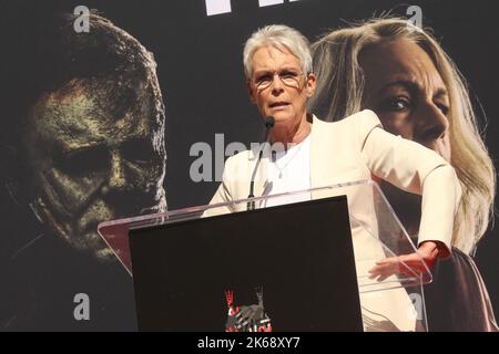 Hollywood, Ca. 12th Oct, 2022. Jamie Lee Curtis Halloween Ends Hand and Footprint Ceremony at The TCL Chinese Theater in Hollywood, California on October 12, 2022. Credit: Faye Sadou/Media Punch/Alamy Live News Stock Photo