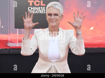 Los Angeles, USA. 12th Oct, 2022. Jamie Lee Curtis Hand & Footprint Ceremony held at the TCL Chinese Theater in Hollywood, CA on Wednesday, ?October 12, 2022. (Photo By Sthanlee B. Mirador/Sipa USA) Credit: Sipa USA/Alamy Live News Stock Photo