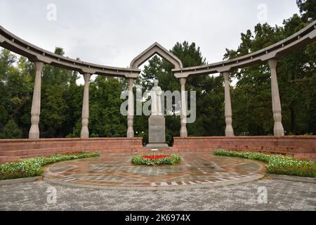 Bishkek, Kyrgyzstan -  Sept 11, 2022: Monument to Kurmanjan Datka or Datka Kurmanjan Mamatbay kyzy, also known as The Queen of the South. Innagurated Stock Photo