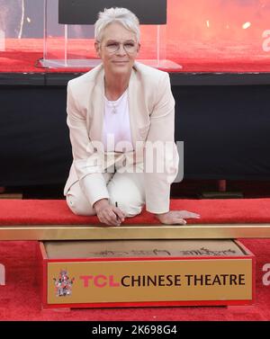 Los Angeles, USA. 12th Oct, 2022. Jamie Lee Curtis Hand & Footprint Ceremony held at the TCL Chinese Theater in Hollywood, CA on Wednesday, ?October 12, 2022. (Photo By Sthanlee B. Mirador/Sipa USA) Credit: Sipa USA/Alamy Live News Stock Photo