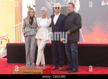 Hollywood, Ca. 12th Oct, 2022. Melanie Griffith, Jamie Lee Curtis, Christopher Guest, Arnold Schwarzenegger at the Jamie Lee Curtis Halloween Ends Hand and Footprint Ceremony at The TCL Chinese Theater in Hollywood, California on October 12, 2022. Credit: Faye Sadou/Media Punch/Alamy Live News Stock Photo