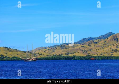 Tourist Boats At The Coast of Kelor Island, in Komodo National Park, Labuan Bajo, Flores, Indonesia Stock Photo