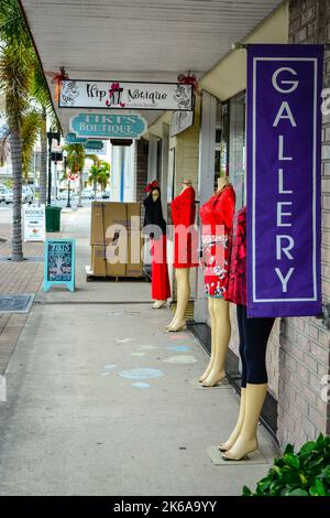 Storefronts and mannequins line up along the sidewalk displaying fashions for snowbirds in Punta Gorda, Florida on the Southwest coast of Florida Stock Photo