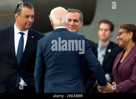 October 12, 2022 - Playa del Rey, California, USA - As he holds hands with Rep. KAREN BASS (D-CA), President JOE BIDEN speaks with U.S. Senator ALEX PADILLA (D-CA), left, and Los Angeles Mayor ERIC GARCETTI on the tarmac at LAX. Biden is on a West Coast swing with politicking and fundraising on the agenda in Colorado, California and Oregon.(Credit Image: © Brian Cahn/ZUMA Press Wire) Stock Photo
