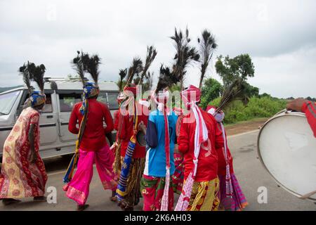 Tribal people performing folk dance in a forested area at Ajodhya Hills Purulia, West Bengal Stock Photo