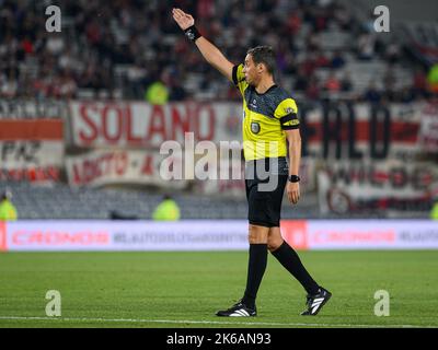 Buenos Aires, Argentina. 13th Oct, 2022. Referee Fernando Rapallini seen during the Liga Profesional 2022 match between River Plate and Platense at Estadio Monumental Antonio Vespucio Liberti. Final score; River Plate 2:1 Platense. Credit: SOPA Images Limited/Alamy Live News Stock Photo