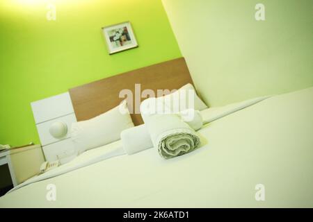 Perlis, MALAYSIA - Oktober 18, 2022: Wide angle shot of motel room in Perlis. Stock Photo