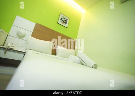 Perlis, MALAYSIA - Oktober 18, 2022: Wide angle shot of motel room in Perlis. Stock Photo