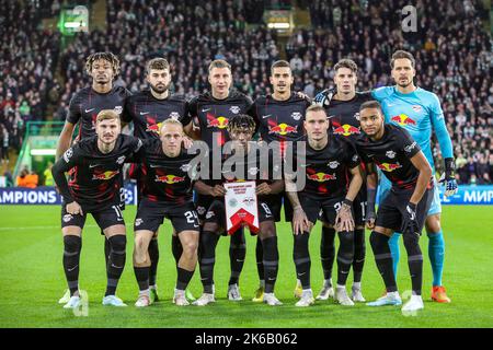 Glasgow, UK. 11th Oct, 2022. Soccer: Champions League, Group Stage, Group F, Matchday 4: Celtic Glasgow - RB Leipzig at Celtic Park. Leipzig's players line up for the team photo: Front row (l-r), Timo Werner, Xaver Schlager, Amadou Haidara, David Raum and Christopher Nkunku and back row (l-r), Mohamed Simakan, Josko Gvardiol, Willi Orban, Andre Silva, Dominik Szoboszlai and goalkeeper Janis Blaswich. Credit: Jan Woitas/dpa/Alamy Live News Stock Photo