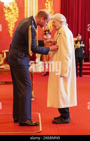 Dame Vanessa Redgrave from London is made a Dame Commander of the British Empire by the Prince of Wales at Buckingham Palace. Picture date: Thursday October 13, 2022. Stock Photo