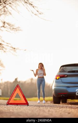 Woman calling a tow truck on road, car breakdown Stock Photo - Alamy