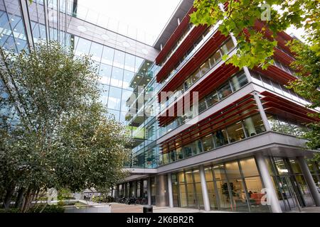 office bridge between buildings 1 spencer dock home to optum ireland dublin republic of ireland Stock Photo