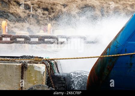 Using high pressure washing to remove deposits and debris on chains used in the offshore oil and gas industry - reducing the environmental impact. Stock Photo