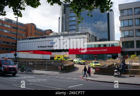 St Thomas hospital London UK GV of entrance to A&E ( accident and emergency ) seen from Lambeth Place road. Stock Photo