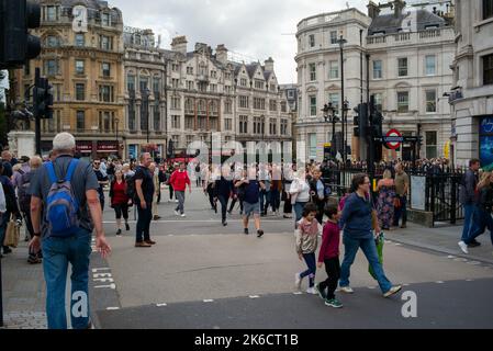 Road blocks at Trafalgar Square stopping people getting to The Mall through Admiralty Arch and Whitehall for Queens Coffin move to Westminster Hall. Stock Photo