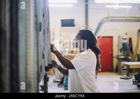 Female carpenter working in workshop Stock Photo
