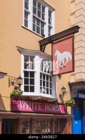 England, Oxfordshire, Oxford, The White Horse Pub - a filming location for the detective series Inspector Morse and Lewis. Stock Photo