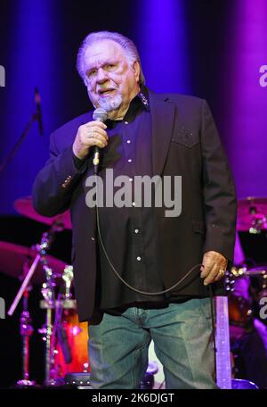 Hiawassee, GA, USA. 12th Oct, 2022. Gene Watson on stage for Gene Watson in Concert at Georgia Mountain Fall Festival, Georgia Mountain Fairgrounds, Hiawassee, GA October 12, 2022. Credit: Derek Storm/Everett Collection/Alamy Live News Stock Photo