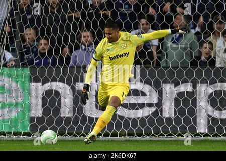 BRUSSELS - West Ham United FC goalkeeper Alphonse Areola during the UEFA Conference League match between RSC Anderlecht and West Ham United FC at the Lotto Park stadium on October 6, 2022 in Brussels, Belgium. ANP | Dutch Height | Gerrit van Keulen Stock Photo