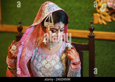 Pakistani wedding: Bride at Traditional Nikah ceremony in Karachi Stock Photo