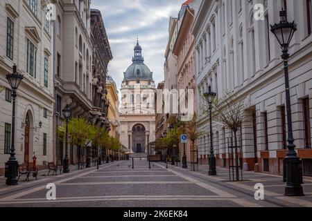 Zrinyi utca street and Saint Stephens Basilica in central Budapest, Hungary Stock Photo
