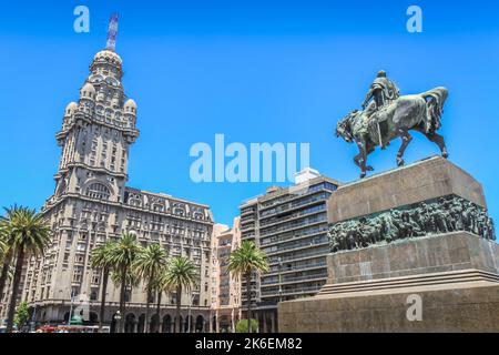 Independence square, Artigas Mausoleum and Salvo in Montevideo, Uruguay Stock Photo