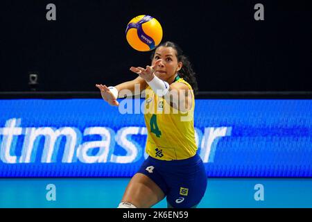 APELDOORN, NETHERLANDS - OCTOBER 13: Ana Carolina Da Silva of Brazil serves during the Semi Final match between Italy and Brazil on Day 19 of the FIVB Volleyball Womens World Championship 2022 at the Omnisport Apeldoorn on October 13, 2022 in Apeldoorn, Netherlands (Photo by Rene Nijhuis/Orange Pictures) Stock Photo