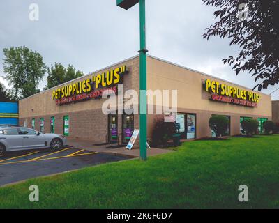 New Hartford, New York - Sep 13, 2022: Landscape Wide View of Pet Supplies 'Plus' Store Stock Photo